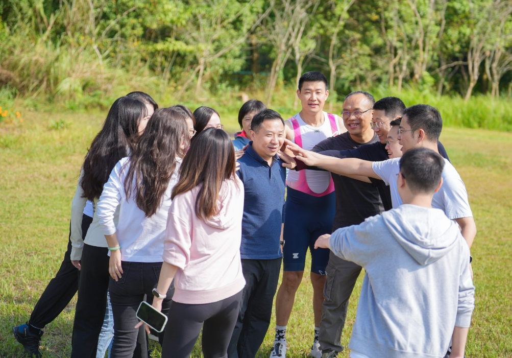 专业拓展公司VS旅行社团建？5大核心差异对比